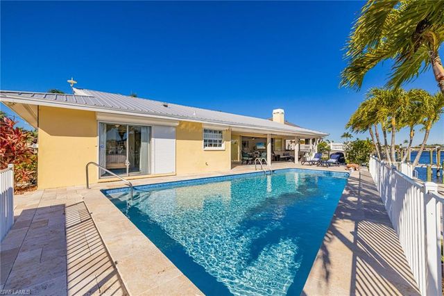 1755 SE 40th TER, Cape Coral, FL 33904