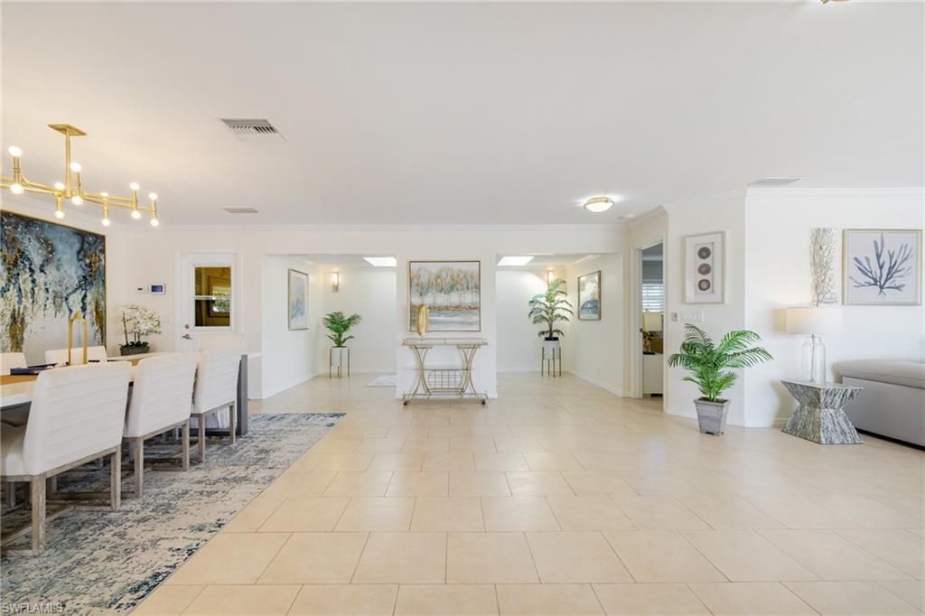 Image 10 of property listing at 1755 SE 40th TER, Cape Coral, FL 33904