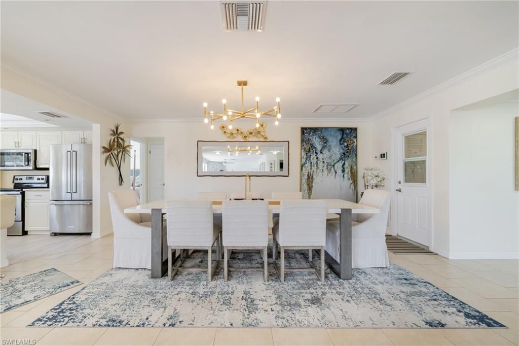 Image 11 of property listing at 1755 SE 40th TER, Cape Coral, FL 33904