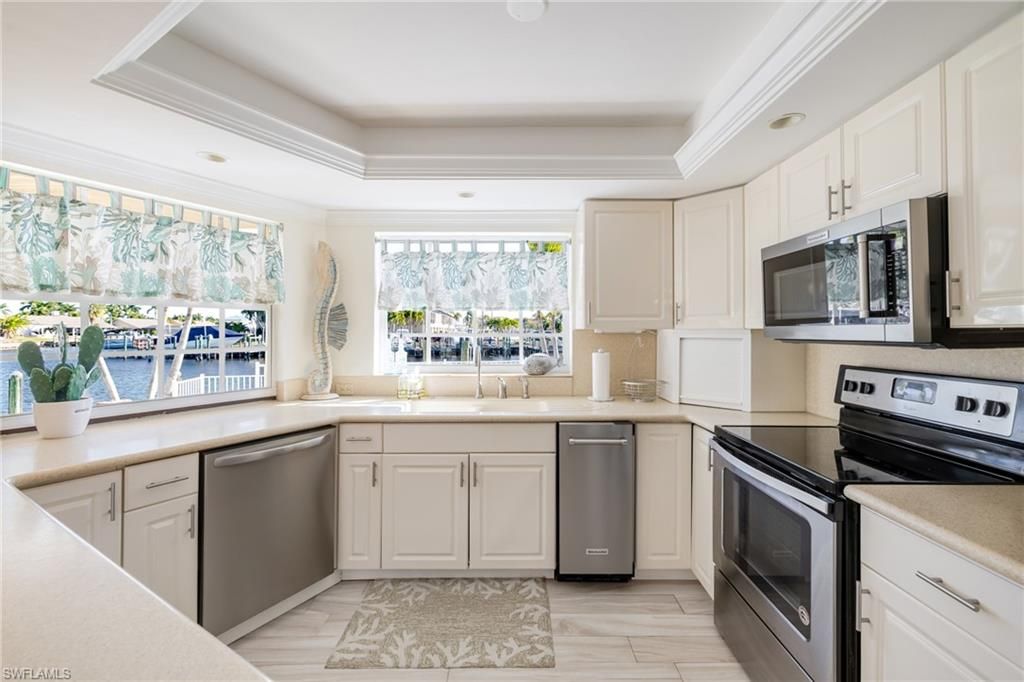 Image 20 of property listing at 1755 SE 40th TER, Cape Coral, FL 33904