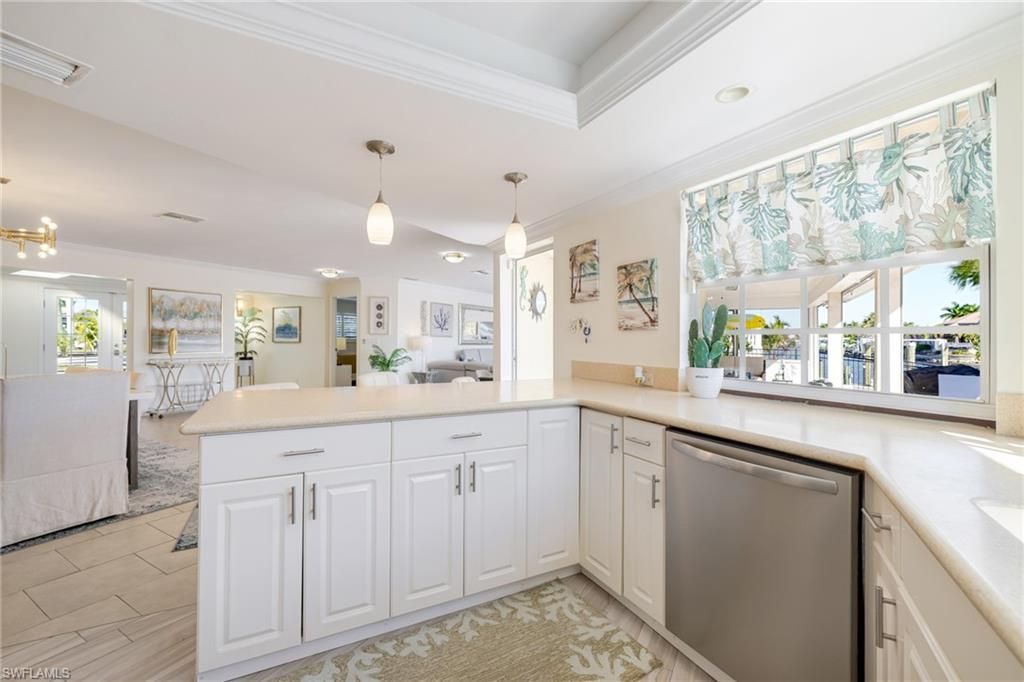 Image 21 of property listing at 1755 SE 40th TER, Cape Coral, FL 33904