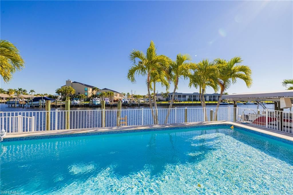 Image 32 of property listing at 1755 SE 40th TER, Cape Coral, FL 33904