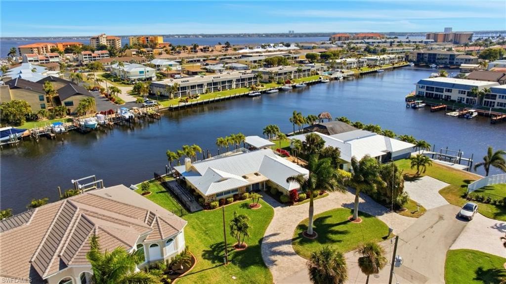 Image 38 of property listing at 1755 SE 40th TER, Cape Coral, FL 33904