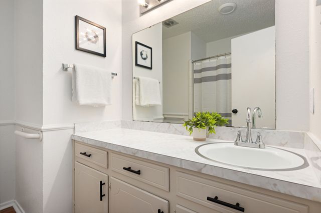 1709 Winchester Way, Bedford, TX 76022