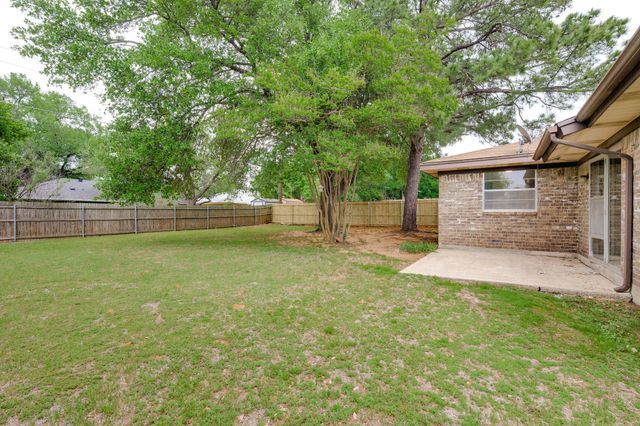 1709 Winchester Way, Bedford, TX 76022