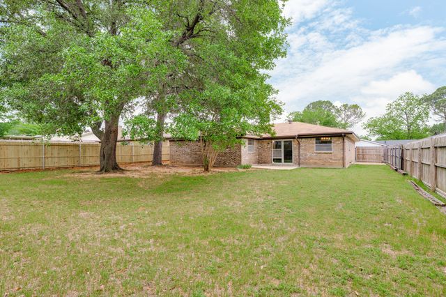 1709 Winchester Way, Bedford, TX 76022