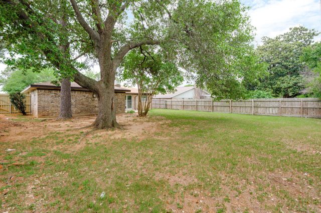 1709 Winchester Way, Bedford, TX 76022
