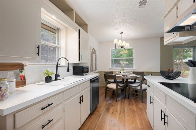 1709 Winchester Way, Bedford, TX 76022