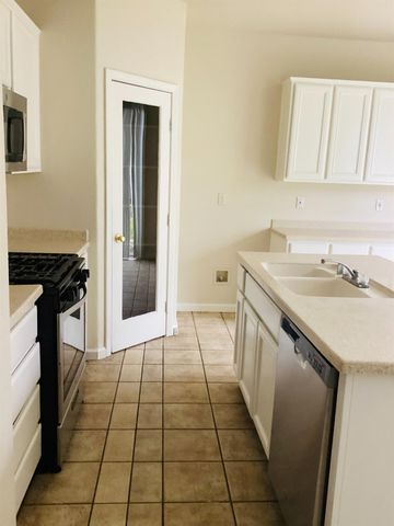 3484 Cathedral Cir, Stockton, CA 95212