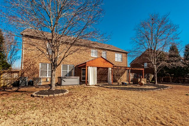 128 Rock Castle Dr, Lebanon, TN 37087