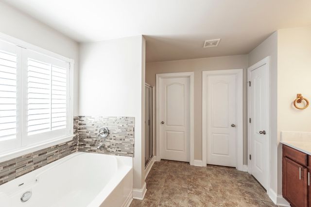 128 Rock Castle Dr, Lebanon, TN 37087