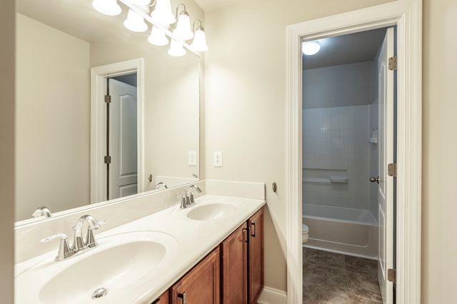 128 Rock Castle Dr, Lebanon, TN 37087