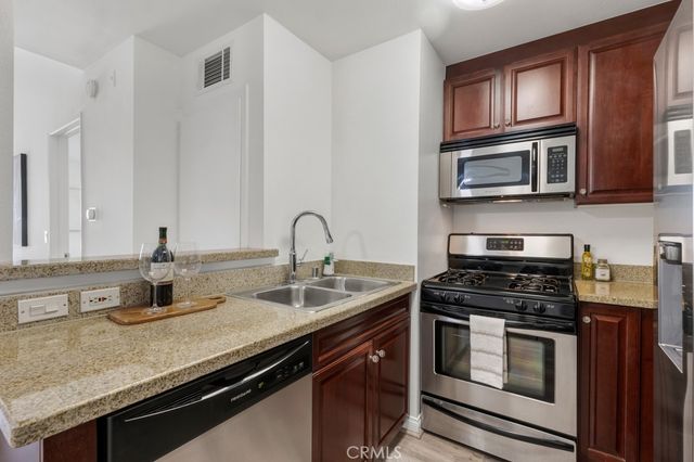 21500 Burbank 316, Woodland Hills, CA 91367