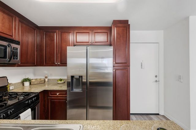 21500 Burbank 316, Woodland Hills, CA 91367