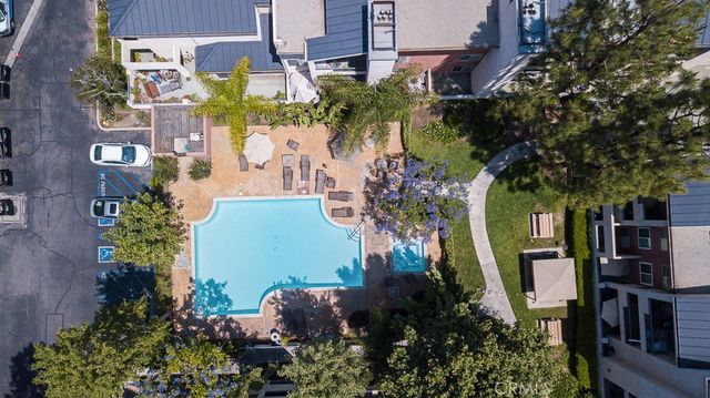 21500 Burbank 316, Woodland Hills, CA 91367