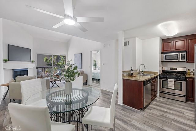 21500 Burbank 316, Woodland Hills, CA 91367
