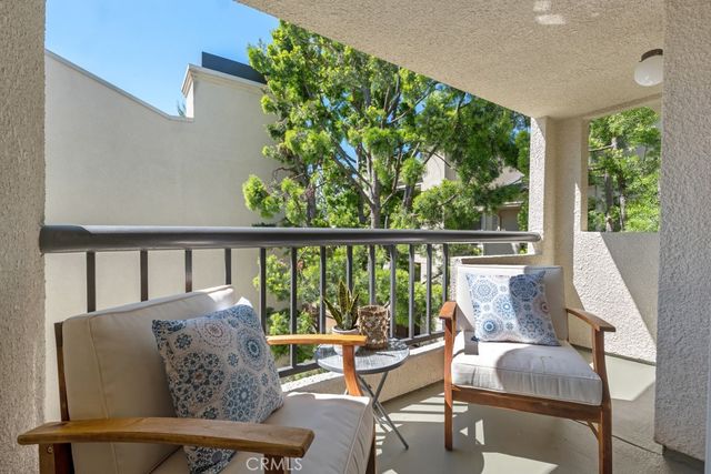 21500 Burbank 316, Woodland Hills, CA 91367