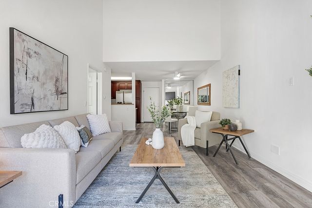 21500 Burbank 316, Woodland Hills, CA 91367