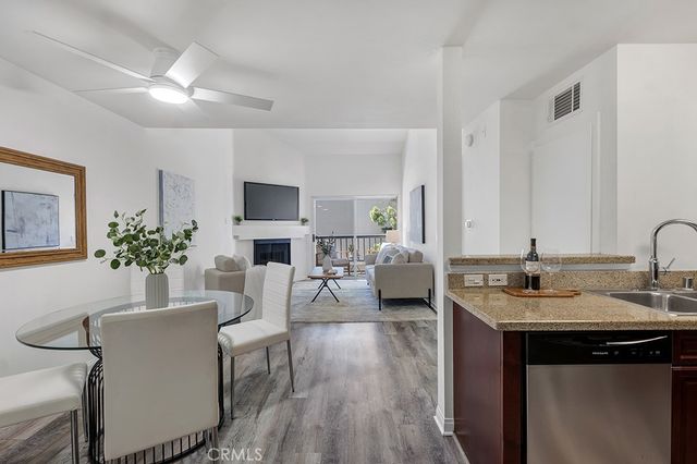 21500 Burbank 316, Woodland Hills, CA 91367