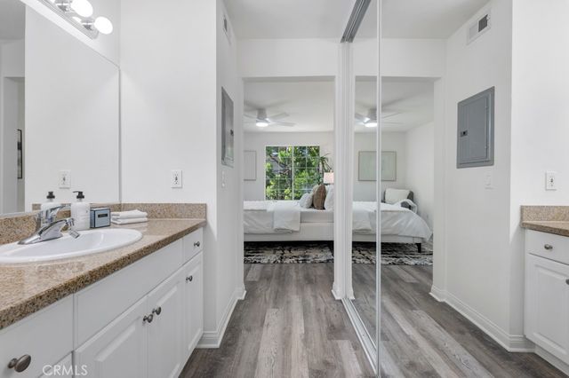 21500 Burbank 316, Woodland Hills, CA 91367