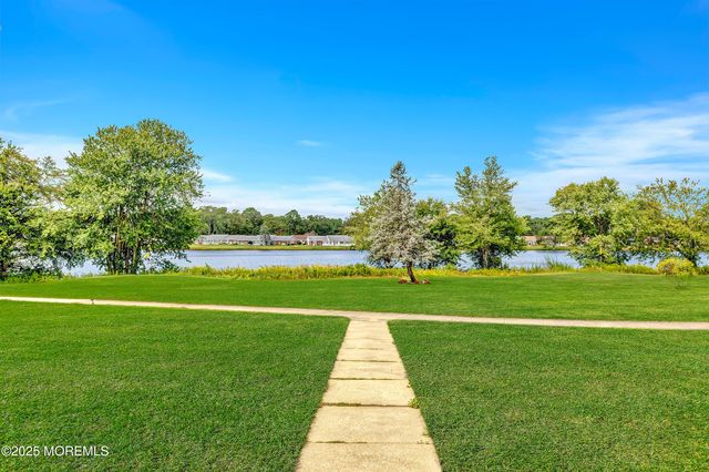 39M Cambridge Court, Lakewood, NJ 08701