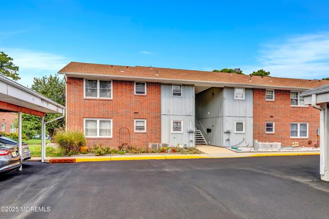 39M Cambridge Court, Lakewood, NJ 08701