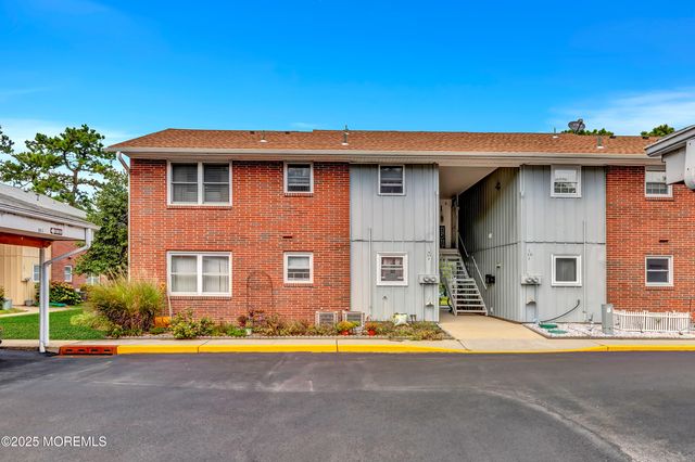 39M Cambridge Court, Lakewood, NJ 08701