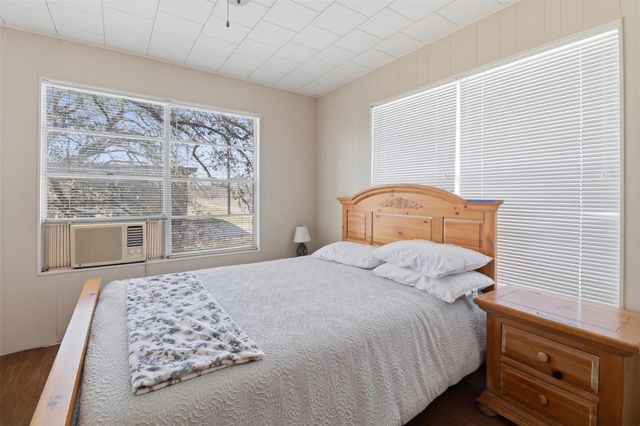 625 Deep Cove DR, Marble Falls, TX 78654