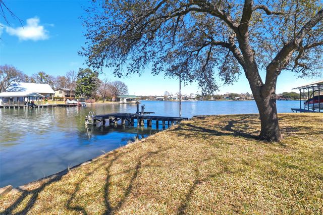 625 Deep Cove DR, Marble Falls, TX 78654