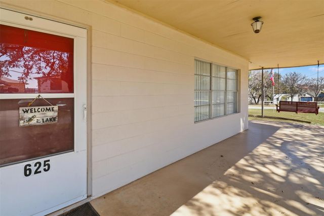 625 Deep Cove DR, Marble Falls, TX 78654