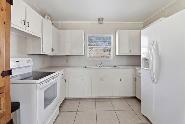 625 Deep Cove DR, Marble Falls, TX 78654