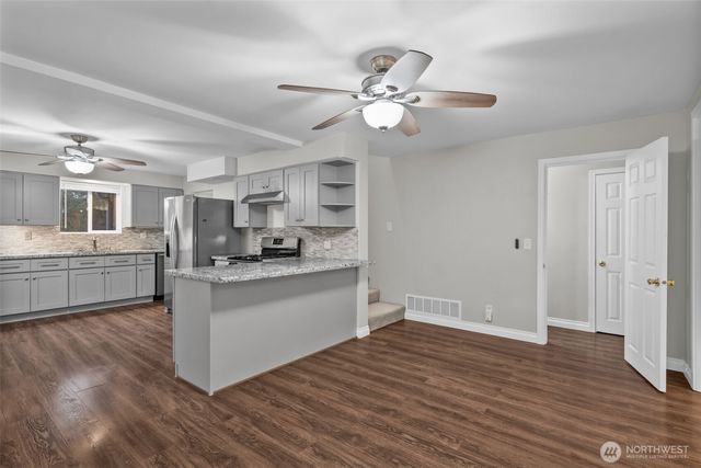 9901 59th Avenue Ct E, Puyallup, WA 98373