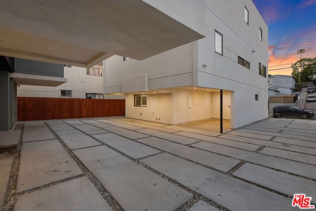 3820 Montclair Street, Los Angeles, CA 90018
