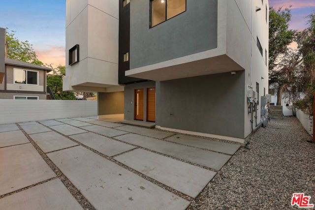 3820 Montclair Street, Los Angeles, CA 90018