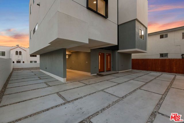 3820 Montclair Street, Los Angeles, CA 90018