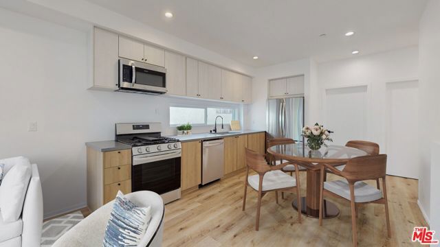 3820 Montclair Street, Los Angeles, CA 90018