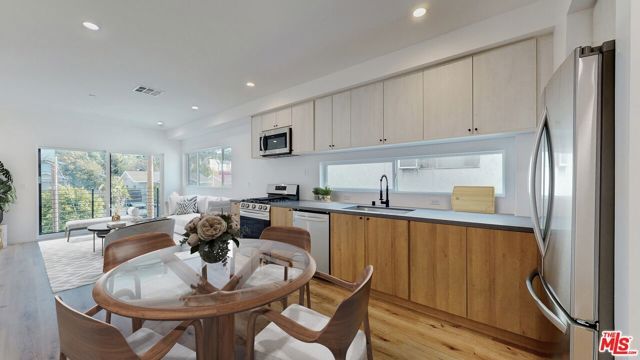 3820 Montclair Street, Los Angeles, CA 90018