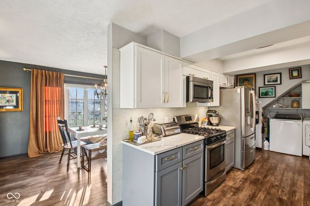 170 N 6th Street, Zionsville, IN 46077