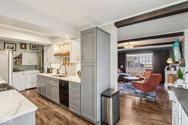 170 N 6th Street, Zionsville, IN 46077