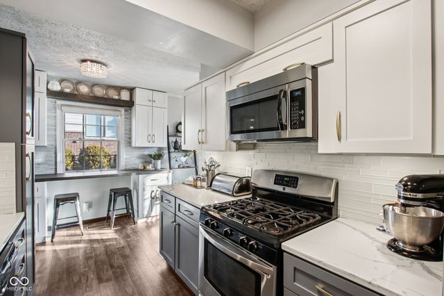 170 N 6th Street, Zionsville, IN 46077