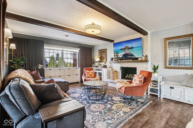 170 N 6th Street, Zionsville, IN 46077