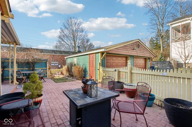 170 N 6th Street, Zionsville, IN 46077