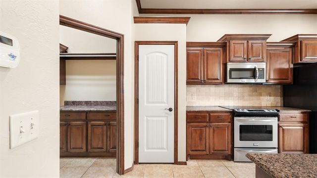 8801 NW 114th Circle, Oklahoma City, OK 73162