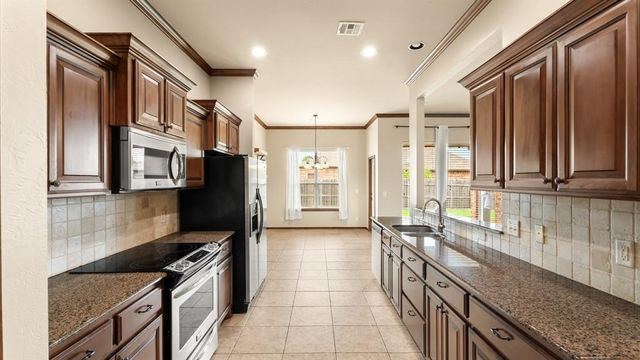 8801 NW 114th Circle, Oklahoma City, OK 73162