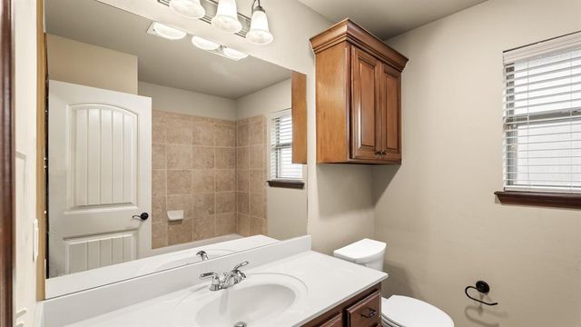 8801 NW 114th Circle, Oklahoma City, OK 73162