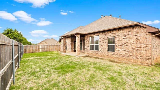 8801 NW 114th Circle, Oklahoma City, OK 73162