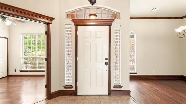 8801 NW 114th Circle, Oklahoma City, OK 73162