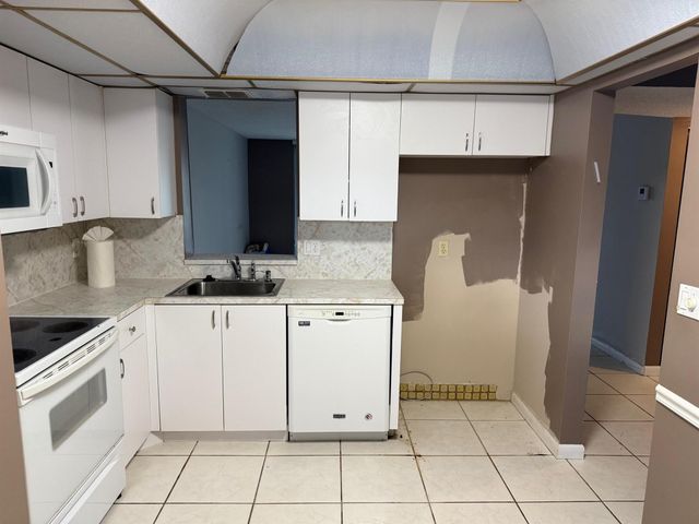 26 Abbey Lane 104, Delray Beach, FL 33446