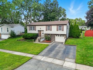 8224 Lindenwood Lane, Woodridge, IL 60517