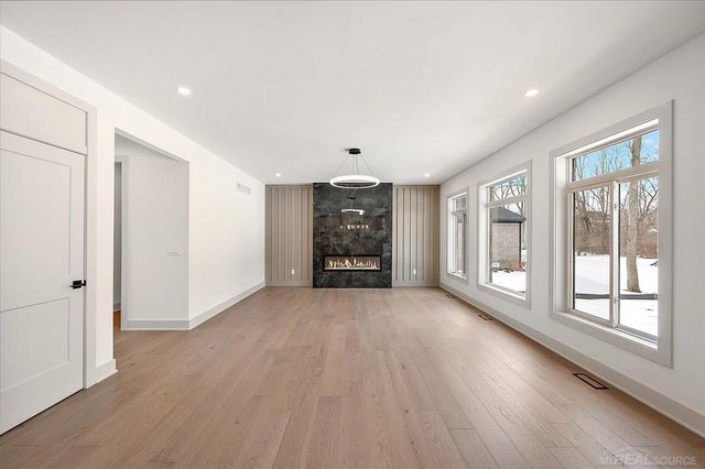 49585 White Mill Drive, Utica, MI 48317